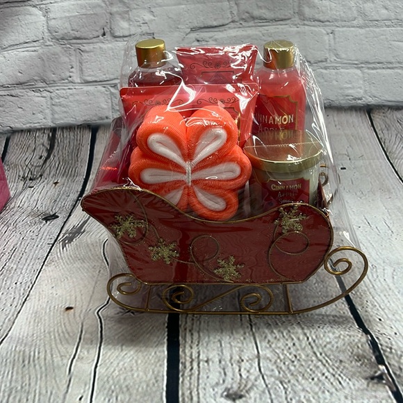 Body & Earth Cinnamon Apple Bath Set NWT. - Picture 1 of 8